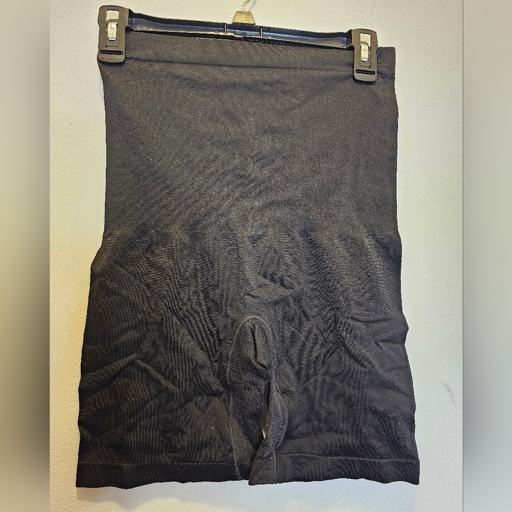 Unknown maker black biker short shapewear Size L